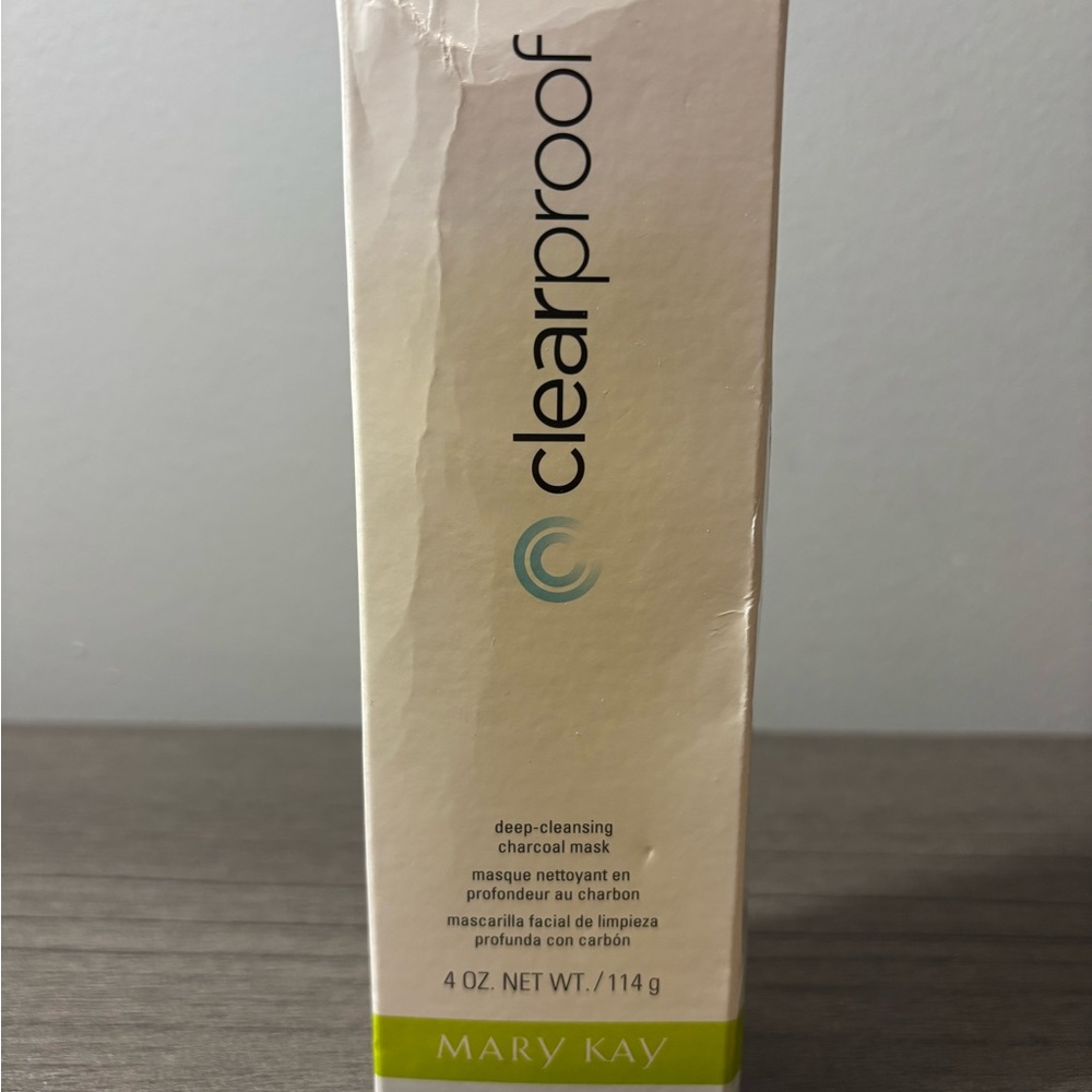 Mary Kay Clear Proof® Deep-Cleansing Charcoal Mask (4 oz / 114 g).